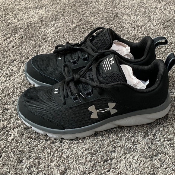 Brand New Under Armour Boys Sneakers - Picture 2 of 5